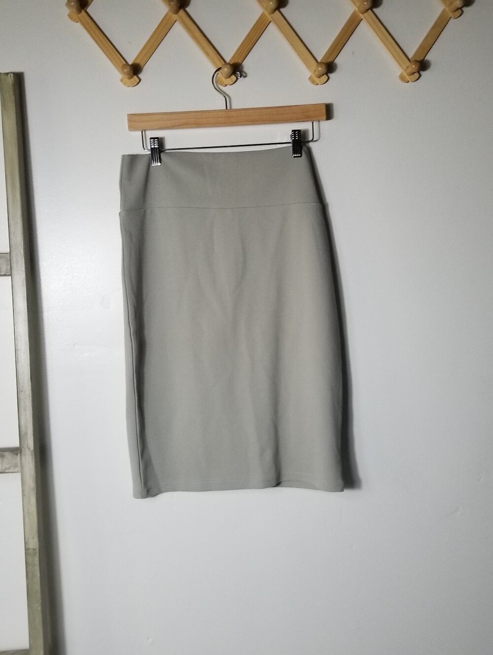 NWT LULAROE WOMEN'S GRAY CLASSIC CASSIE SKIRT SIZE LARGE